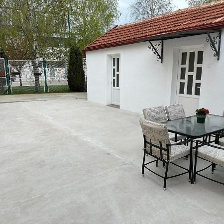 Apartmani Emily & Jully Nikšić Bagian luar foto