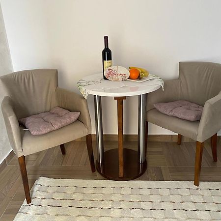 Apartmani Emily & Jully Nikšić Bagian luar foto