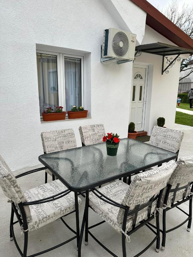 Apartmani Emily & Jully Nikšić Bagian luar foto