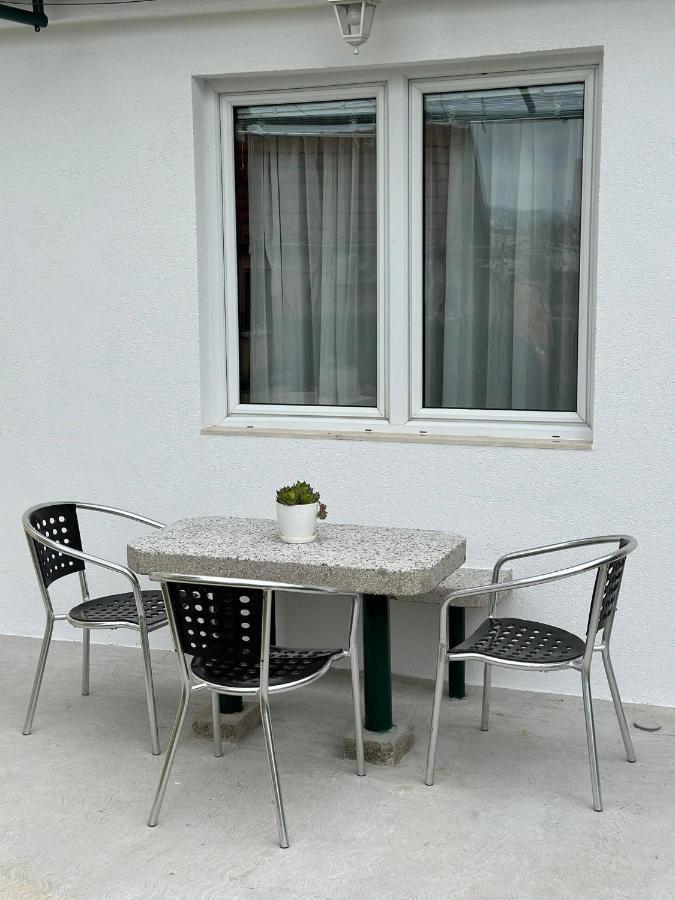 Apartmani Emily & Jully Nikšić Bagian luar foto