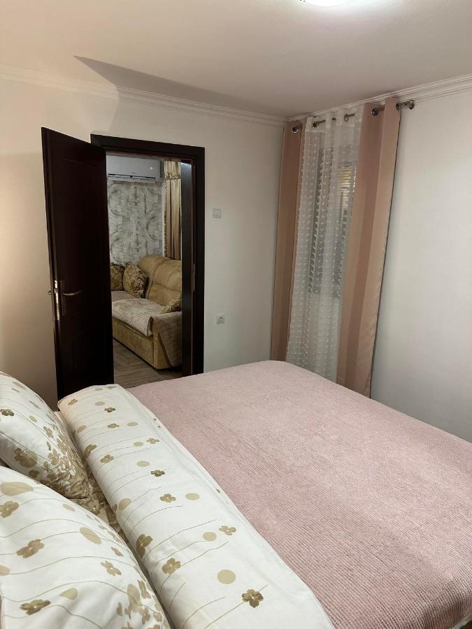 Apartmani Emily & Jully Nikšić Bagian luar foto