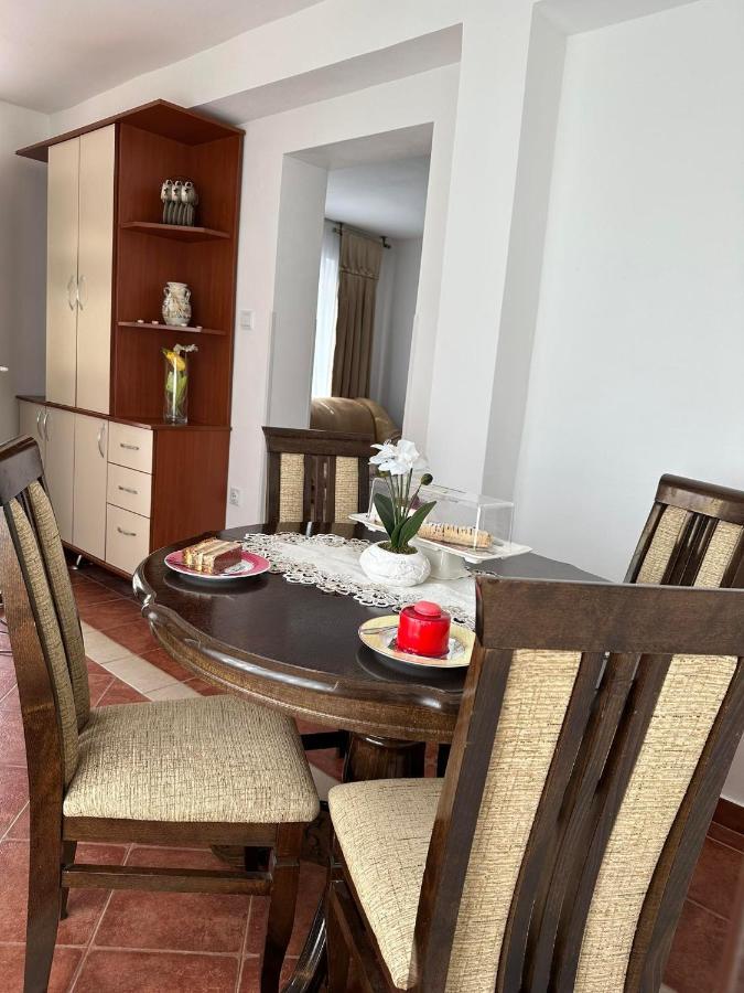 Apartmani Emily & Jully Nikšić Bagian luar foto