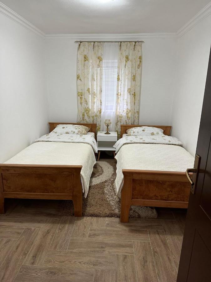 Apartmani Emily & Jully Nikšić Bagian luar foto