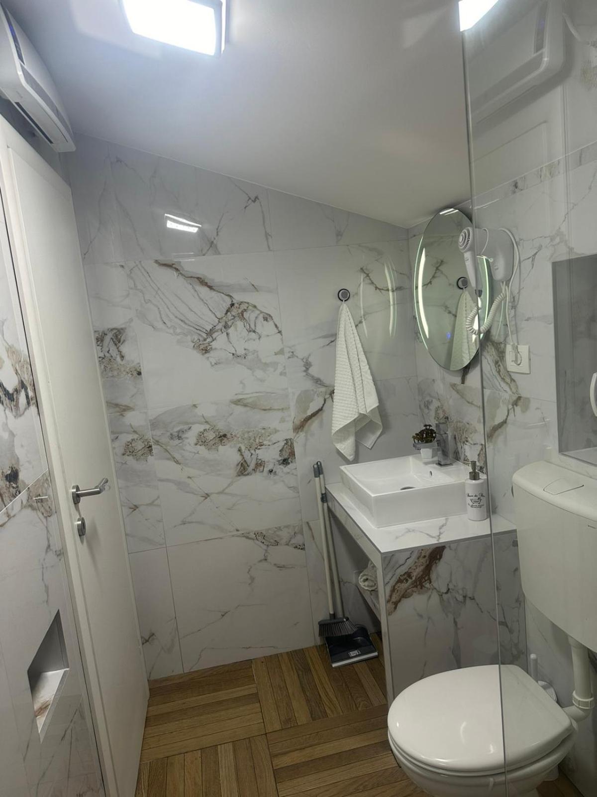 Apartmani Emily & Jully Nikšić Bagian luar foto