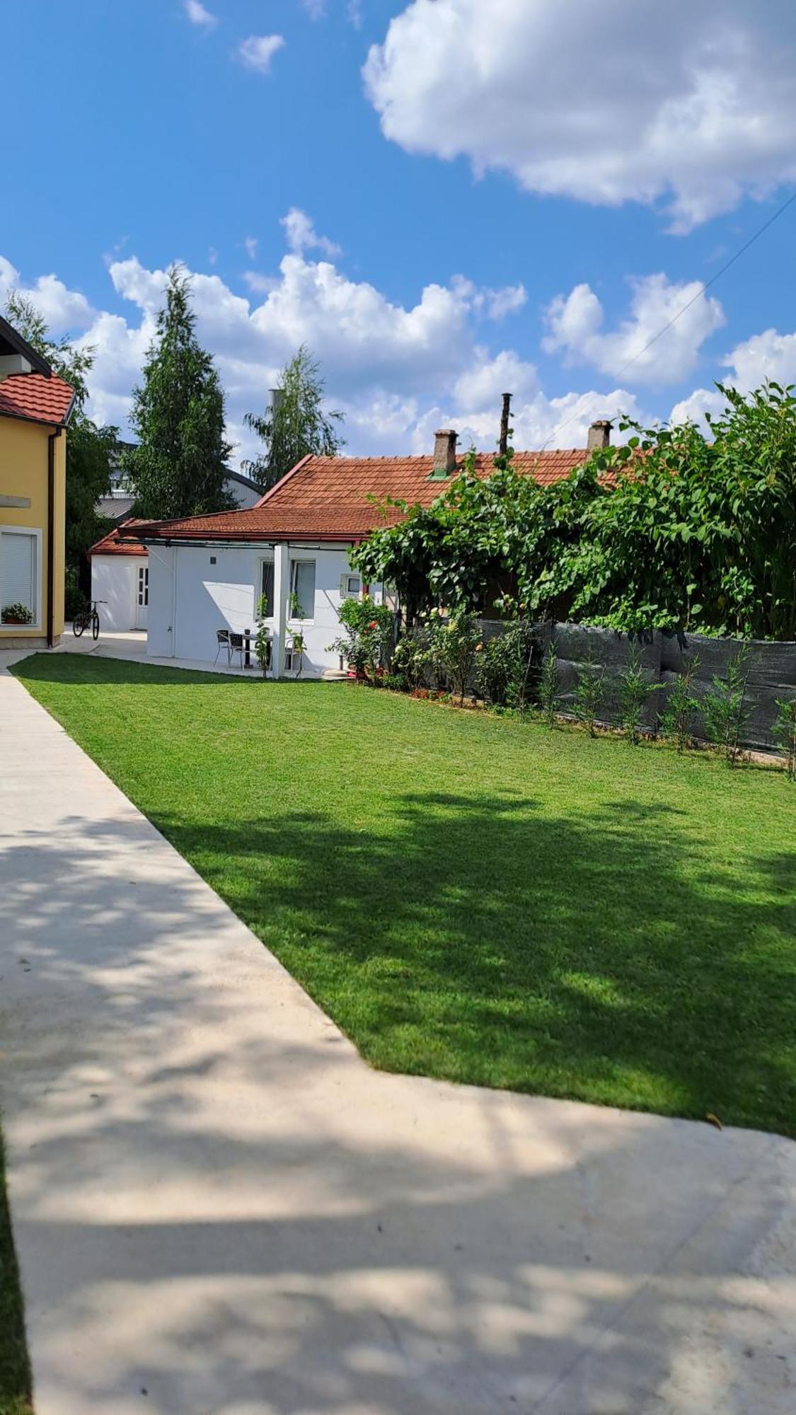 Apartmani Emily & Jully Nikšić Ruang foto